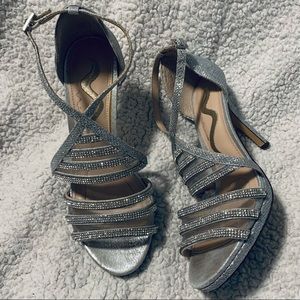 Nina silver heels | size 6.5 | 4” heel